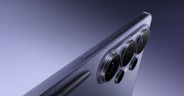 Samsung Galaxy S26 Ultra review Cobalt Violet smartphone